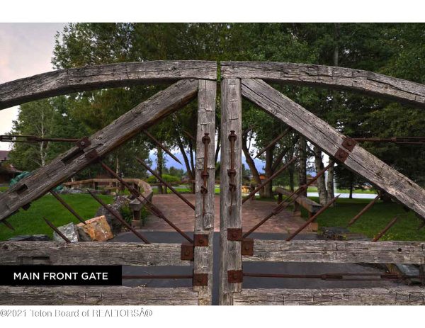 320 W Reserve Dr, Alpine, WY 83128